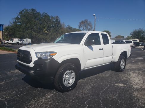 Used 2022 Toyota Tacoma SR image 1
