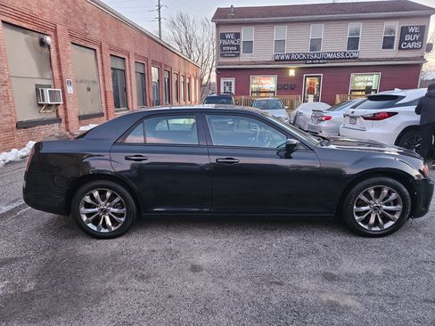 Used 2014 Chrysler 300 S image 9