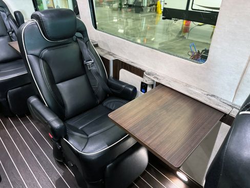 Used 2015 Mercedes-Benz Sprinter 4500 image 17