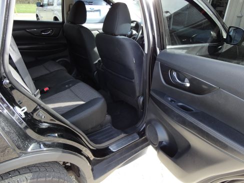 Used 2018 Nissan Rogue image 12