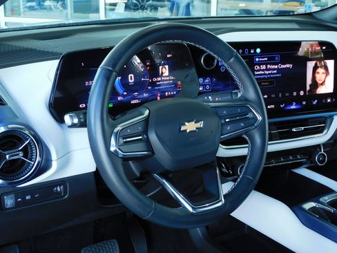 Used 2024 Chevrolet Equinox EV LT image 15