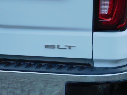 Certified 2025 GMC Sierra 1500 SLT image 13