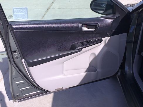 Used 2012 Toyota Camry LE image 9