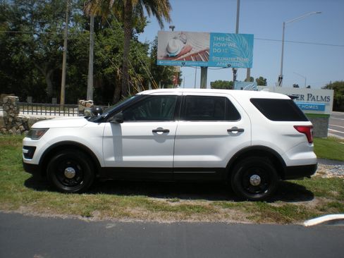 Used 2017 Ford Explorer 4WD Police Interceptor image 2