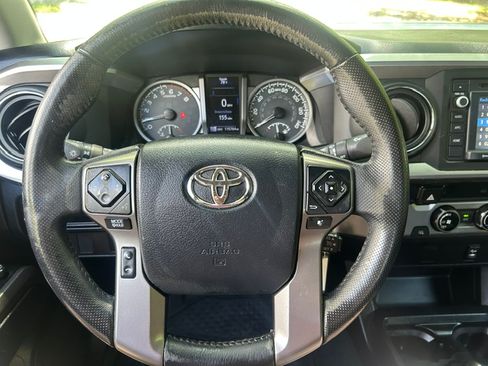 Used 2017 Toyota Tacoma 2WD Access Cab image 11