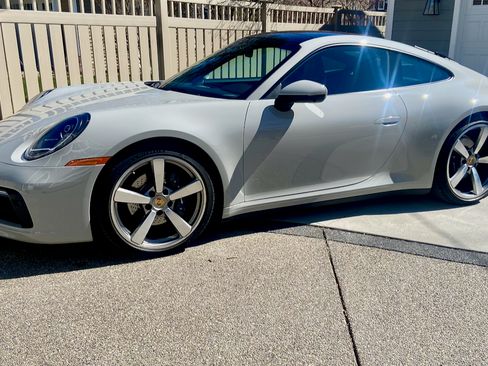 Used 2022 Porsche 911 Carrera 4 image 1