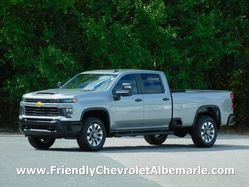 Used 2025 Chevrolet Silverado 2500 Custom image 1