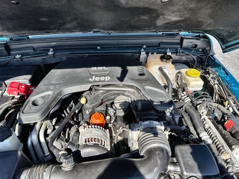 Used 2019 Jeep Wrangler Sport image 8