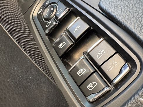 Used 2017 Porsche Cayenne AWD/4WD image 14