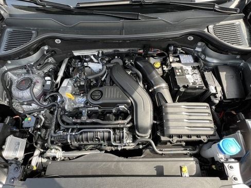 New 2025 Volkswagen Taos SE FWD image 10