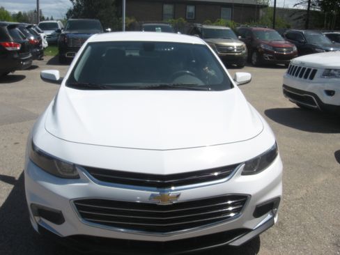 Used 2016 Chevrolet Malibu LT FWD image 2