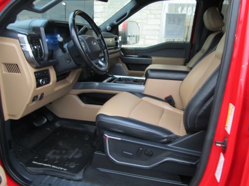 Used 2023 Ford F250 4x4 Crew Cab Lariat image 5