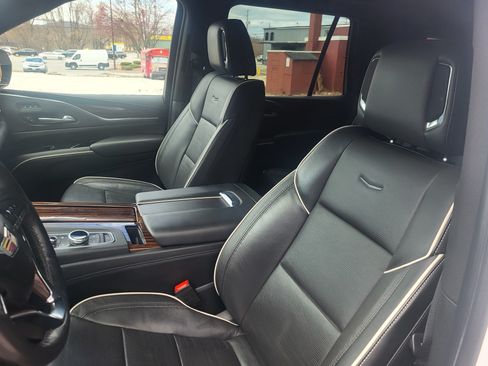 Used 2022 Cadillac Escalade Premium Luxury image 11