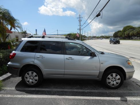 Used 2006 Mitsubishi Outlander LS image 5
