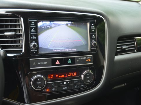 Used 2019 Mitsubishi Outlander 4WD ES image 20
