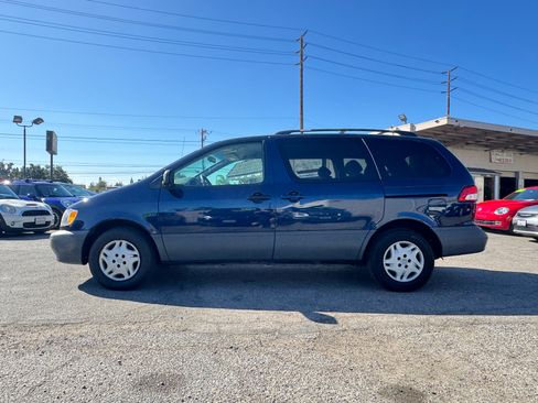 Used 2003 Toyota Sienna CE image 3