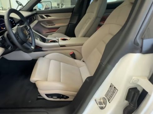 Used 2022 Porsche Taycan image 23