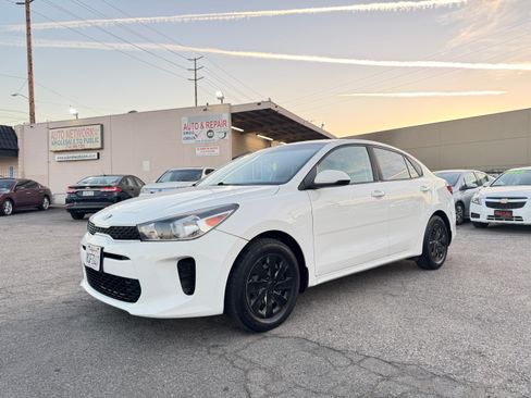Used 2018 Kia Rio S image 2