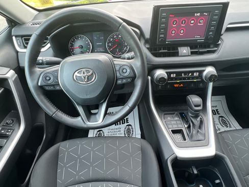 Used 2022 Toyota RAV4 AWD XLE w/ Convenience Package image 9