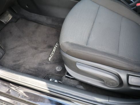 Used 2020 Hyundai Accent SEL image 15