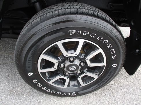 Used 2017 Toyota Tundra SR5 image 18