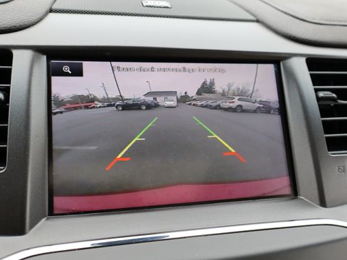 Used 2015 Lincoln MKS Elite image 40