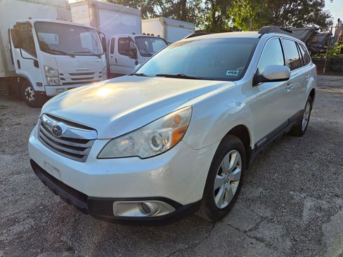 Used 2010 Subaru Outback 2.5i Premium AWD/4WD image 1