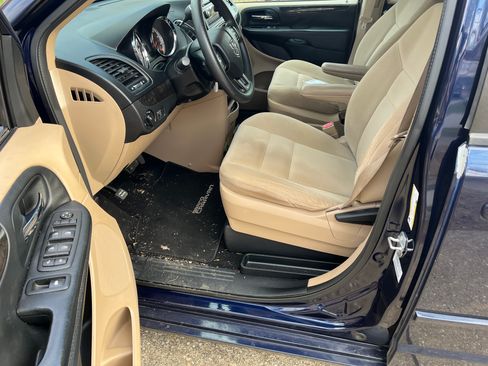 Used 2016 Dodge Grand Caravan American Value Package image 23