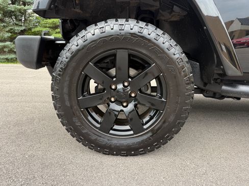 Used 2014 Jeep Wrangler 4WD Unlimited Altitude image 6