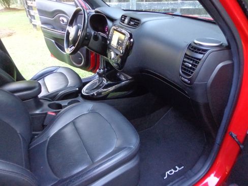 Used 2015 Kia Soul ! w/ SUN & SOUND PACKAGE FWD image 12