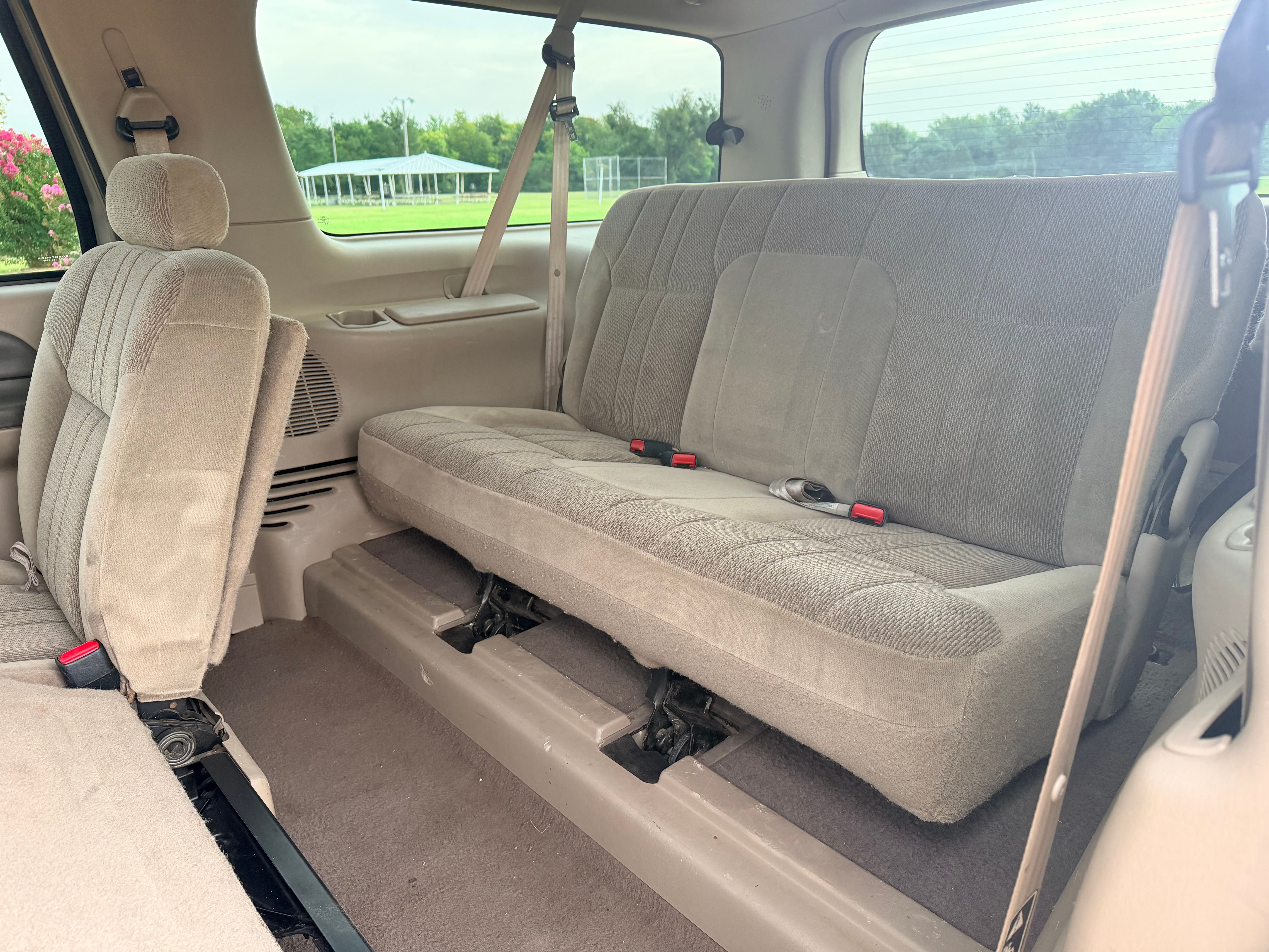 Used 2000 Ford Excursion 2WD XLT image 16