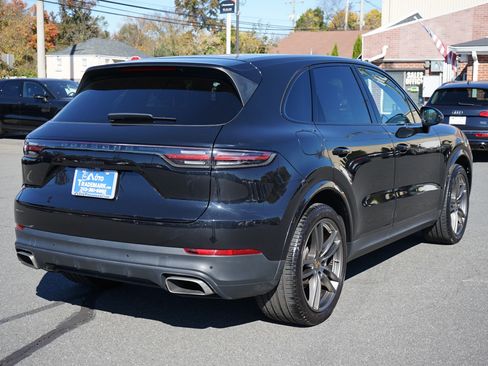 Used 2022 Porsche Cayenne image 8
