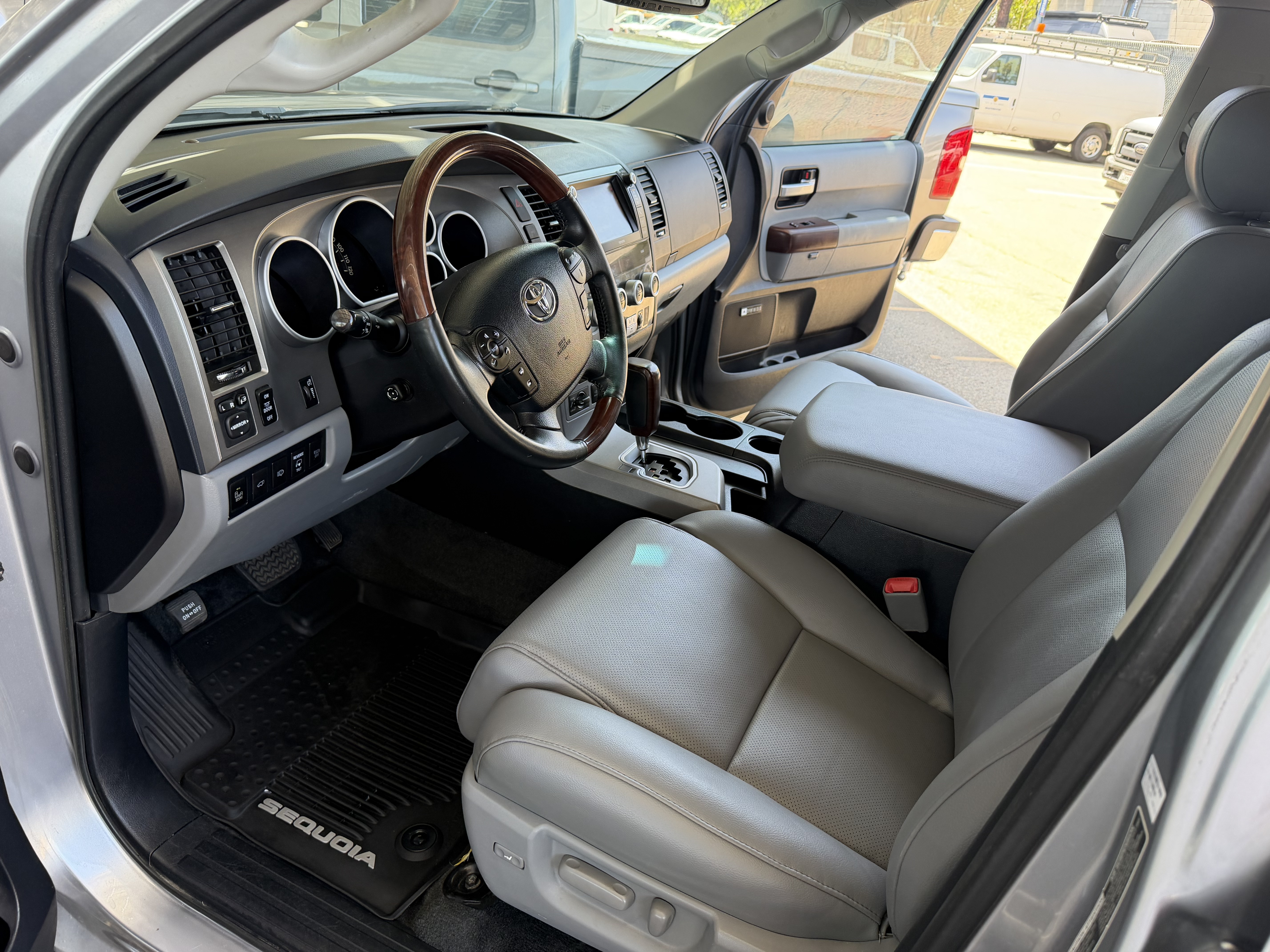 Used 2013 Toyota Sequoia Platinum AWD/4WD image 19