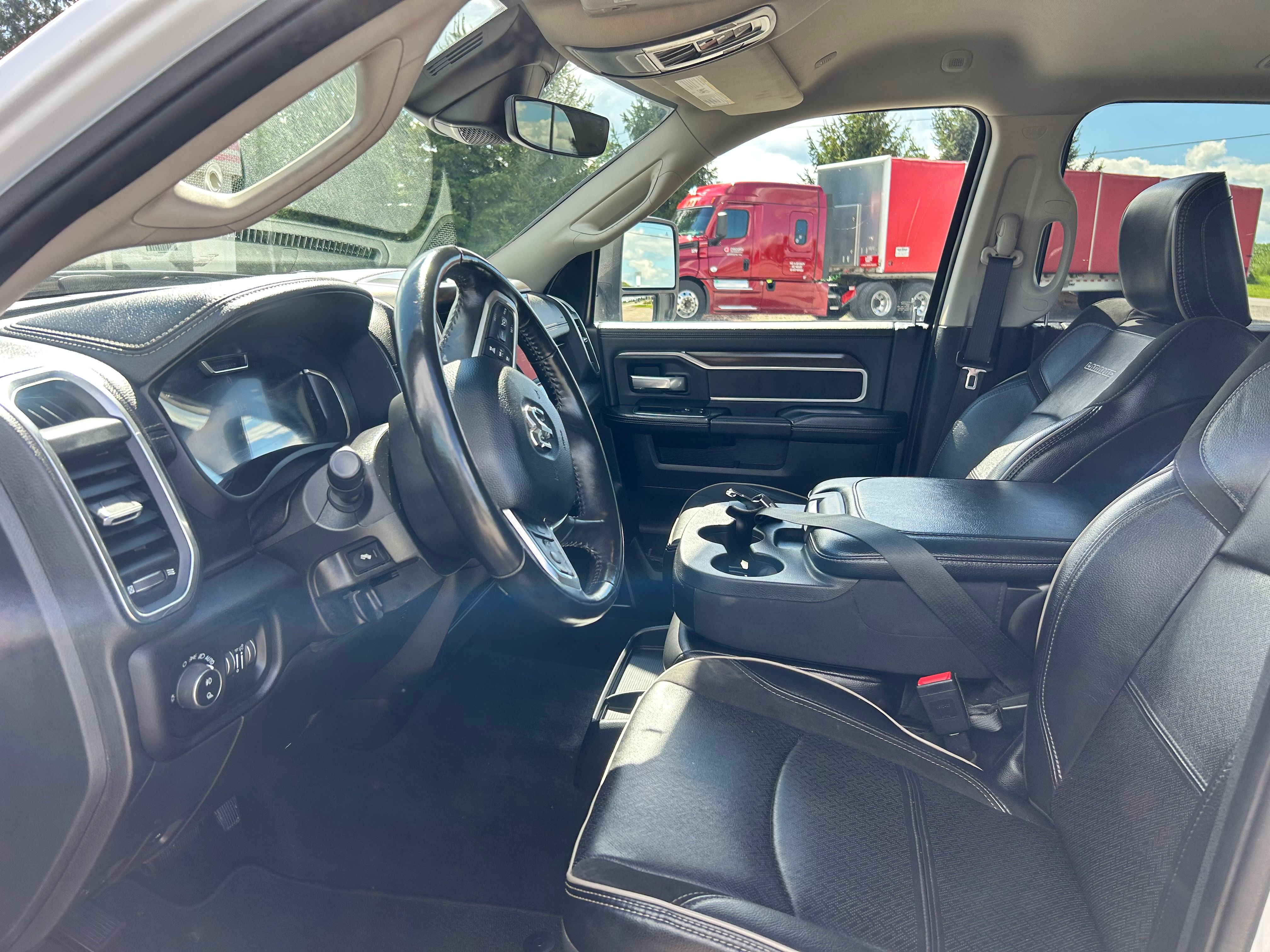 Used 2024 RAM 2500 4x4 Crew Cab Laramie image 15