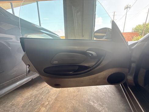 Used 2001 Porsche Boxster Spyder RWD image 16