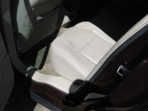 Used 2011 Ford Taurus Limited FWD image 7