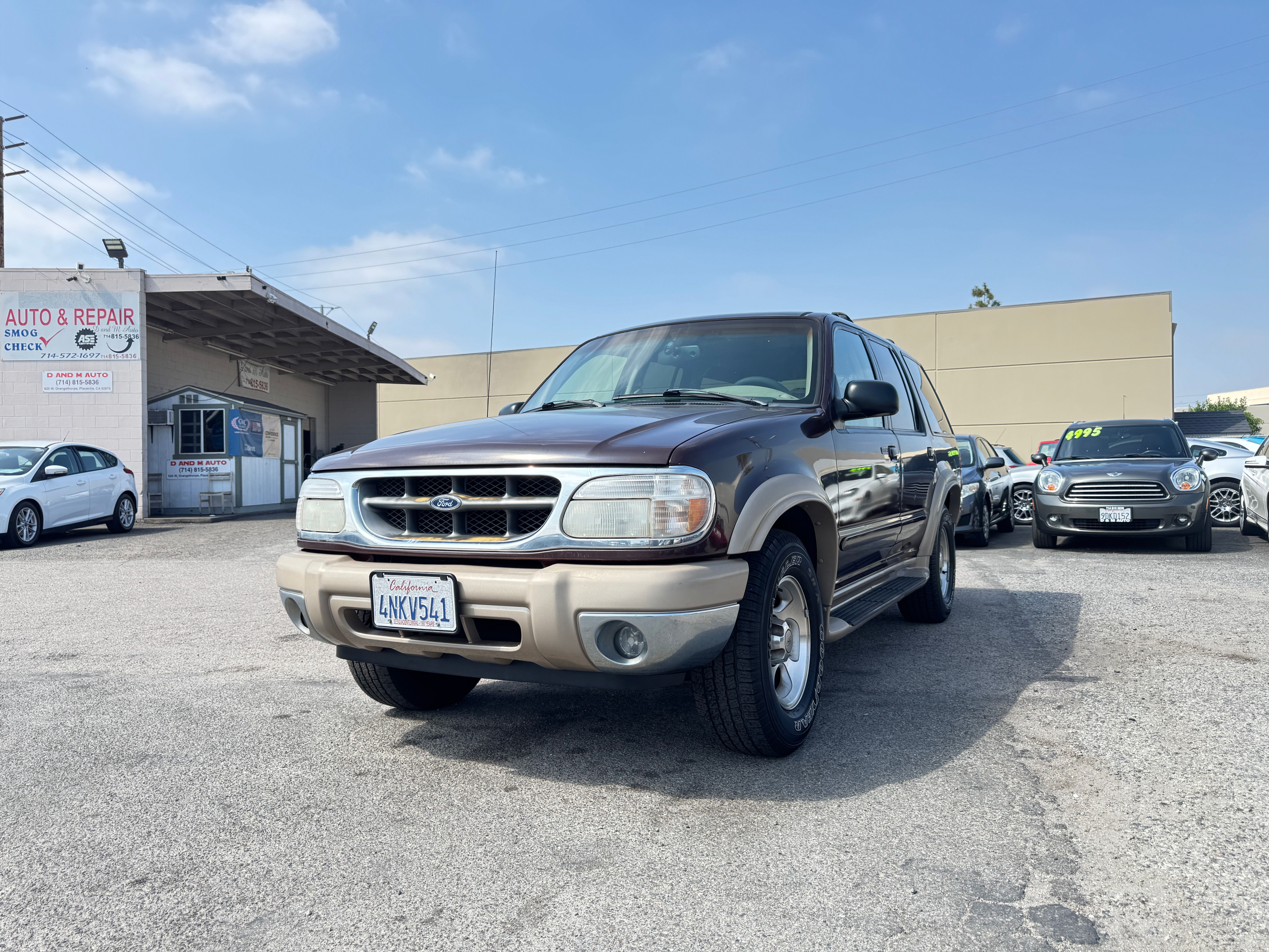Used 2000 Ford Explorer 2WD Eddie Bauer image 2