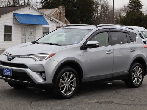 Used 2017 Toyota RAV4 Limited image 5