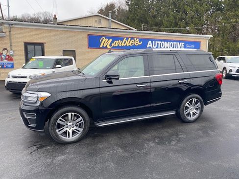 Used 2022 Ford Expedition Limited image 2