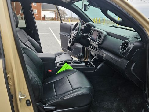 Used 2020 Toyota Tacoma image 16