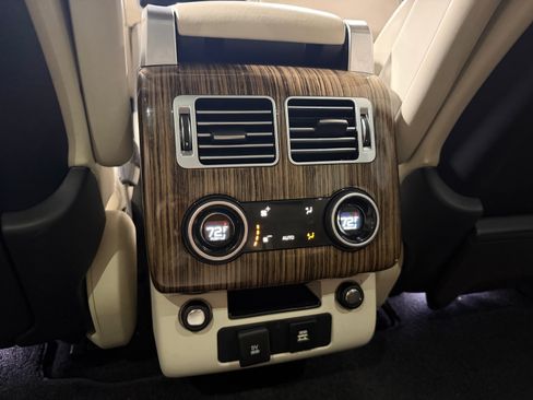 Used 2019 Land Rover Range Rover HSE image 31