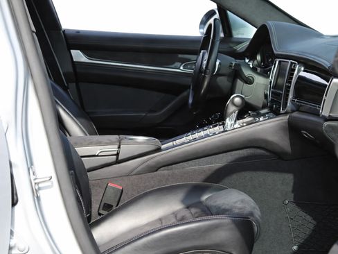 Used 2016 Porsche Panamera GTS image 10