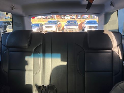 Used 2017 GMC Yukon XL Denali image 17