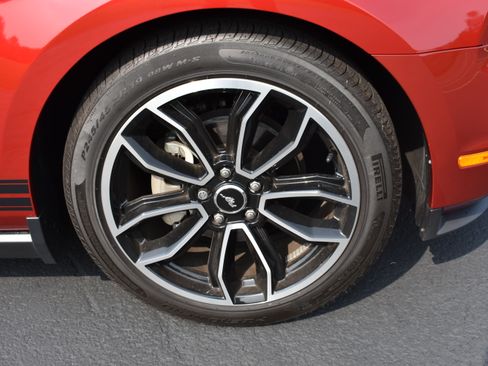 Used 2010 Ford Mustang Convertible RWD image 41