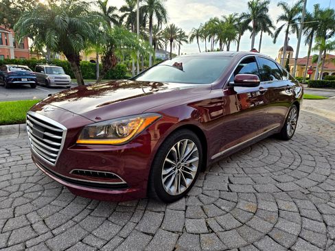Used 2015 Hyundai Genesis 3.8 image 2