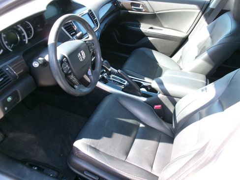 Used 2017 Honda Accord EX-L image 6
