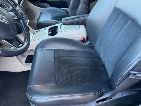 Used 2018 Dodge Grand Caravan SXT image 15