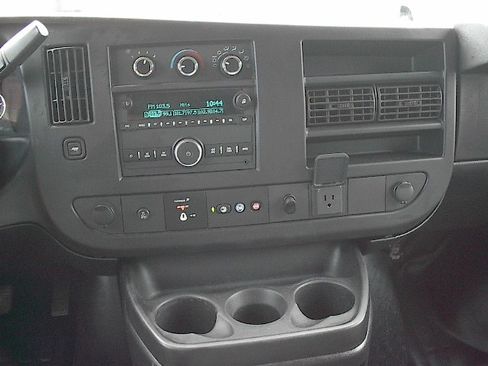 Used 2020 Chevrolet Express 3500 UNAVAIL RWD image 18