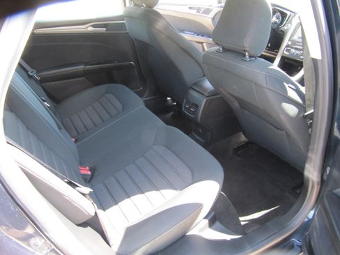 Used 2020 Ford Fusion SE FWD image 18