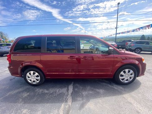 Used 2014 Dodge Grand Caravan SE Van 4D FWD image 4